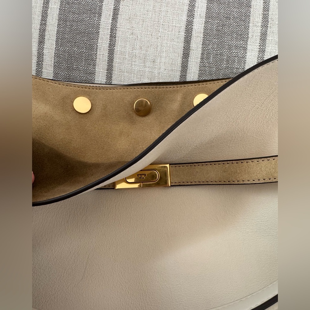 Tory Burch Cream and Tan Leather Shoulder Bag with Gold Hardware - Picture 14 of 16